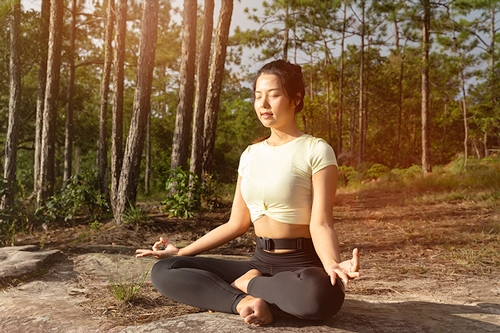 meditaterende vrouw